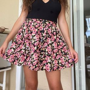 Vintage floral mini flowy skirt
